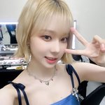 음식사진 못찍기 대결하는 것 같은 윈터와 김민주