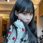 힐끔힐끔 자꾸 쳐다보게 되는 <b>새침</b>데기들