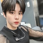 커뮤에서 부모님 미모로 <b>화제</b>된 아이돌