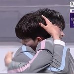 근데 이거 <b>개</b>웃기지 않냐