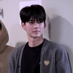 얘들아 꼼데가디건생얼 성한빈 개좋지않냐..?