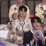 아까 ㅅㅁㅌ가 ㅈㅎㅇ한테 계속 손올렸는데