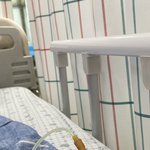 나 고1때 정신병원 <b>폐쇄병동</b> 입원했었는데 궁금한 거 물어봥