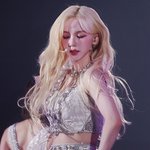 비주얼 커리어 <b>정점</b> '금발 카리나'