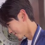 귀가 왜이리 빨개