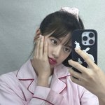 [이것좀봐줘] 안유진 이 폰케이스 <b>어디</b>걸까