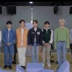 <b>유진이</b>는 아예 서있는게 뒤쪽인데