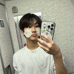 <b>기내</b> 화장실 거울 셀카는 처음이야