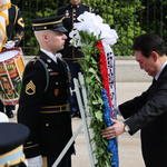 [尹대통령 국빈 방미]‘<b>무명</b>용사의 묘’ 헌화… 예포 21발