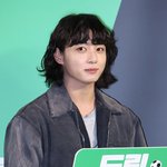 근데 <b>정국이</b> 머리 왜 기르는거야?