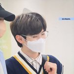 태래 니트 <b>조끼</b> 입은 날 진짜 꾸몄다고 생각하는구나