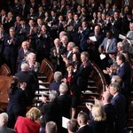 500석 가득 메운 의원들... 尹 44분 연설에 기립박수 26번...