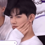 장<b>하오</b> 눈썹 겁나진하다