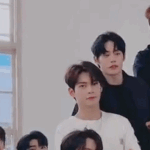 가운데 <b>반</b><b>깐</b> ㄴㄱ임