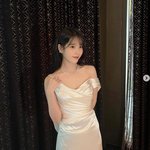 이종석’ 아이유, <b>우아</b>한 드레스 자태로 뽐낸 청순 미모