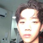 <b>홍원</b> 오빠 자기가 잘생긴줄 아는 것 같아