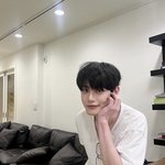 [ZB1] 김지웅 <b>팔</b> 너무 하얗고 분홍분홍해..