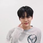 [ZB1] 규빈이 옷에 <b>킬</b><b>파</b> 스티커 붙어있는데