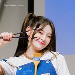 <b>칭찬</b>만 듬뿍해주고 싶은 여자 아이돌