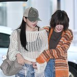 레드벨벳 <b>예리</b>-웬디, ‘비가 너무 와서 고개 들기가 힘들어’ [포토엔