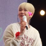 생일파티에 <b>탈색머리</b> 보여준 백현