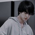 <b>옆자리</b> 앉으면 힐끔힐끔 쳐다볼 상