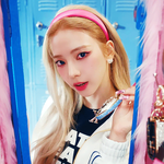 취향 따라 의견 나뉘는 에스파 Spicy 뮤비 속 카리나 스타일링