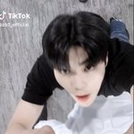 [ZB1] 아니 건욱이 혼자 노룩패스해서