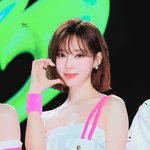 윈터는 <b>흰색</b> 옷이 잘 받는거같애