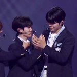 [ZB1] <b>왼쪽</b>이 형이래