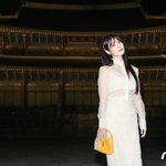 <b>이종석</b>' 아이유, 궁궐에서 화보를