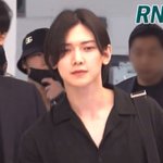 이게 어떻게 <b>생얼</b>이야?