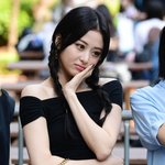 <b>허윤진</b> 진짜 예쁘긴 예쁘다