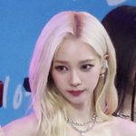 머야 오늘 카리나 얼굴 무슨<b>일임</b>