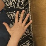 나 22살인데 손이 진심 중딩 <b>잼민</b> 손같아