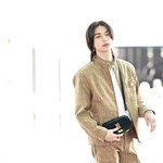 오늘자 슬<b>렌</b><b>더</b>간지 현진 베르사체 출국 기사사진