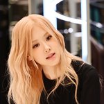 <b>로제</b>가 머리를 풀어둔 모습을 정말 좋아해!