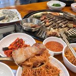 [모두드루와] 카즈하 삼겹살에 <b>비빔면</b> 먹는중.jpg
