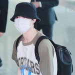 지민이 영국 출국했네