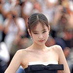 제니 오늘 드레스 샤넬 아니래