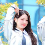 <b>칭찬</b>만 해주고 싶은 여돌 얼굴