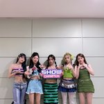 아이들 쇼챔 <b>의상</b> 뭐임