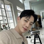 눈가 <b>착색</b> 된 거 예쁘지 않음?