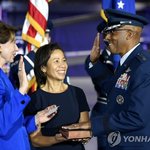 바이든, 브라운 美공군총장 합참의장 <b>지명</b>…흑인으론 두번째