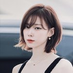 <b>윈터</b>는 다른 머리도 좋지만 <b>단발</b> 많이 해줫음함
