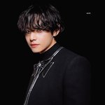 뷔 진짜 파리랑 잘어울림
