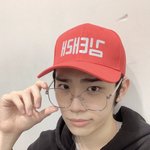 [ZB1] 이 <b>모자</b>는 진짜 뭘까