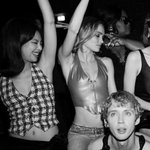 제니 옆에 친구가 <b>조니</b>뎁 딸이래