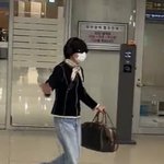 방탄 뷔 공항 에르메스 스카프