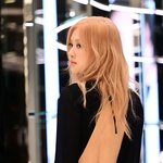 로제 등운동 열심히 하나봐